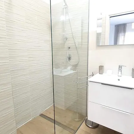 Πανσιόν Le Di Don Vito - Policlinico 3*